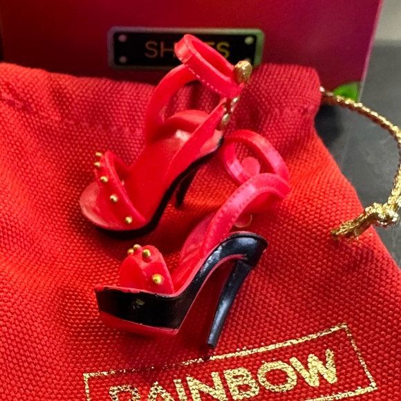 Rainbow High Mini Accessories Studio RED Crystal High Heels 👠 STRAP NEW - Picture 6 of 8